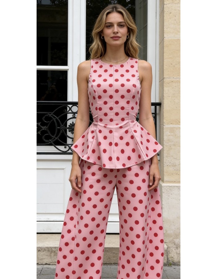 oversized μπλούζα με εφέ κορσέ . Ψηλόμεσο παντελόνι με τσέπες και λάστιχο. Balloon style. Καλύπτει έως 120 στήθος – 140 περιφέρεια. Τιμή 45€
