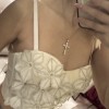 Floral Pearl Bustier Top Εντυπωσιακό bustier top με ανάγλυφα floral μοτίβα και διακριτικές πέρλες. Κομψό και θηλυκό, ιδανικό για statement εμφανίσεις και ιδιαίτερους 